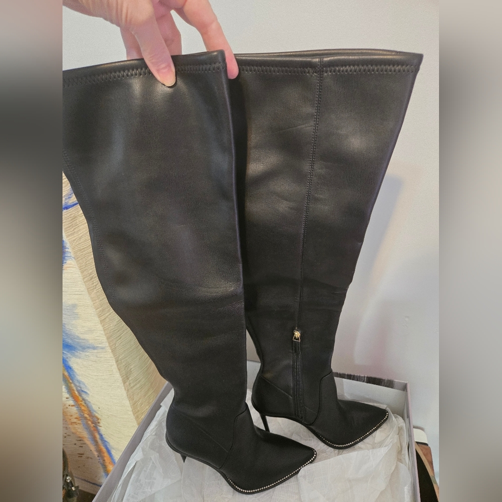 Jennifer Lopez Black Over the Knee Boots - Picture 3 of 9
